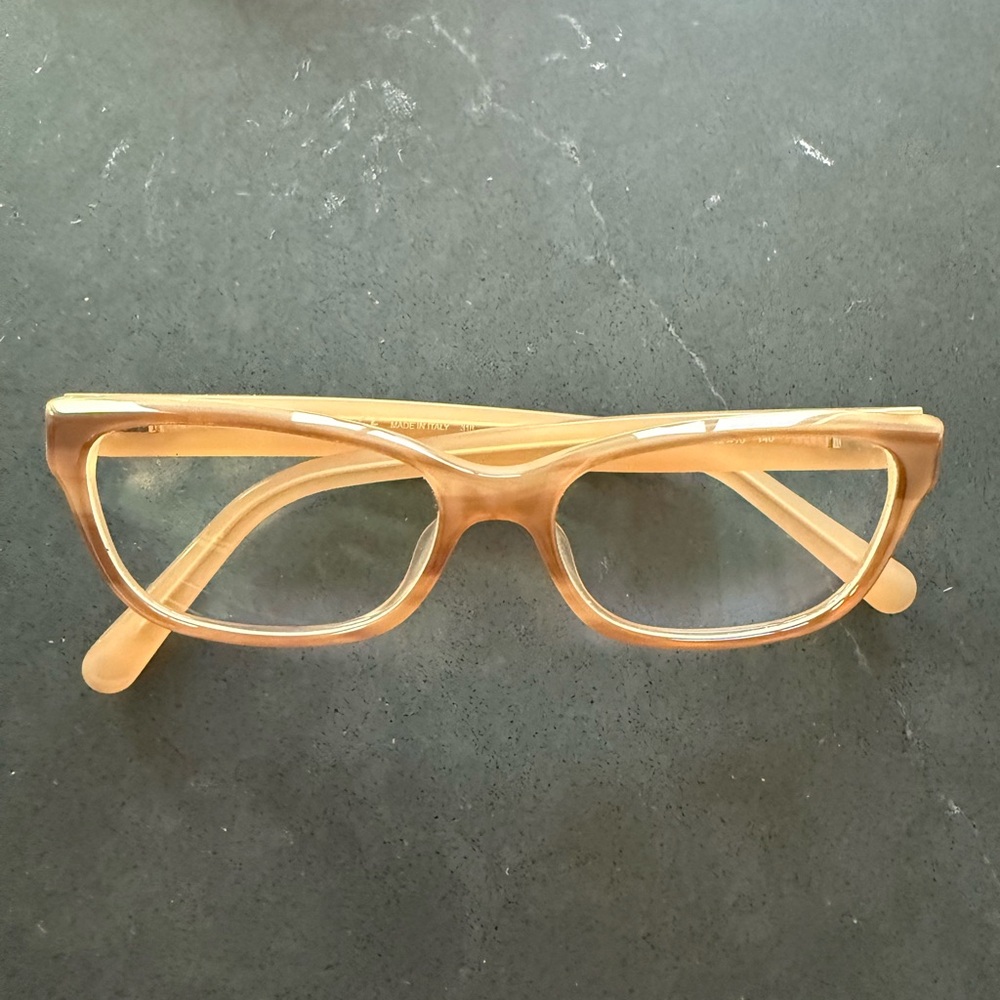 Stylish Ferragamo Frame Glasses